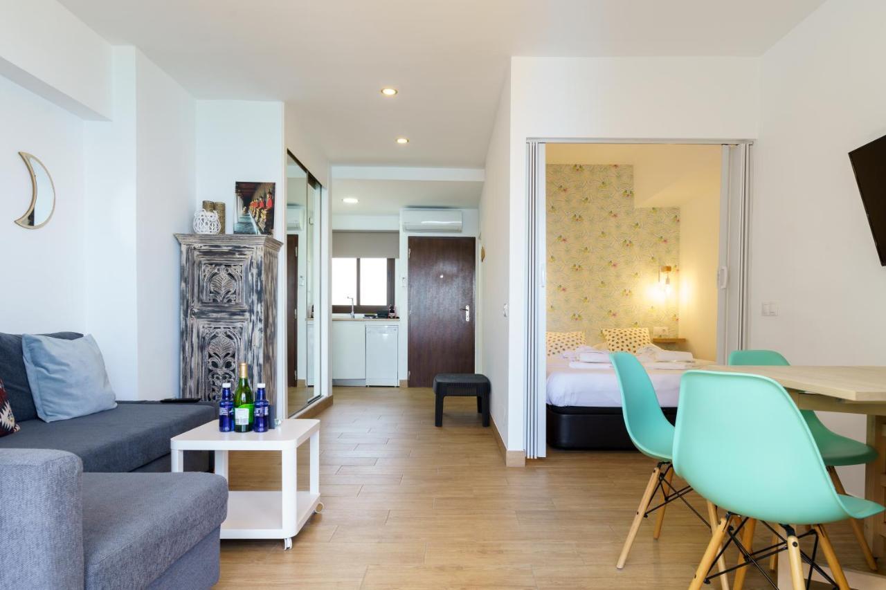 Apartment Amazing Views Beachfront With Swimming Pool